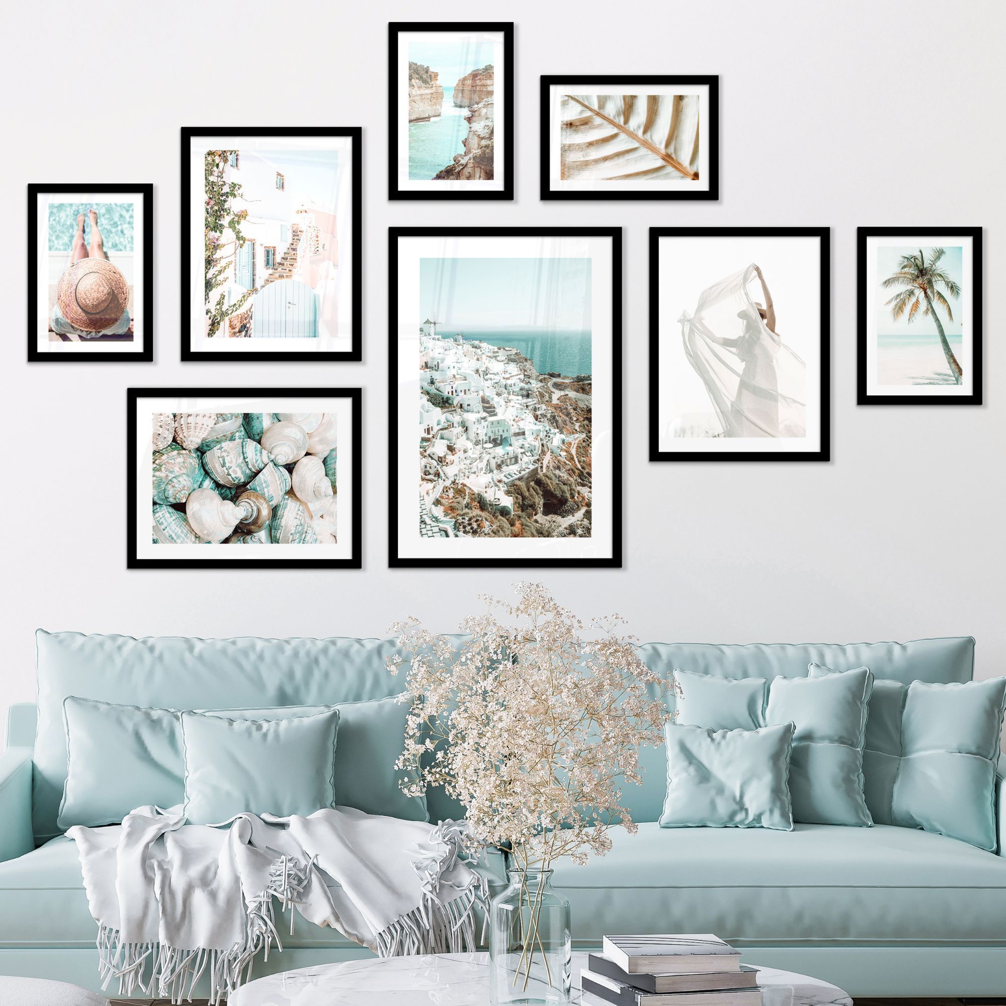 Fotowand strand aan een muur boven een blauwe bank