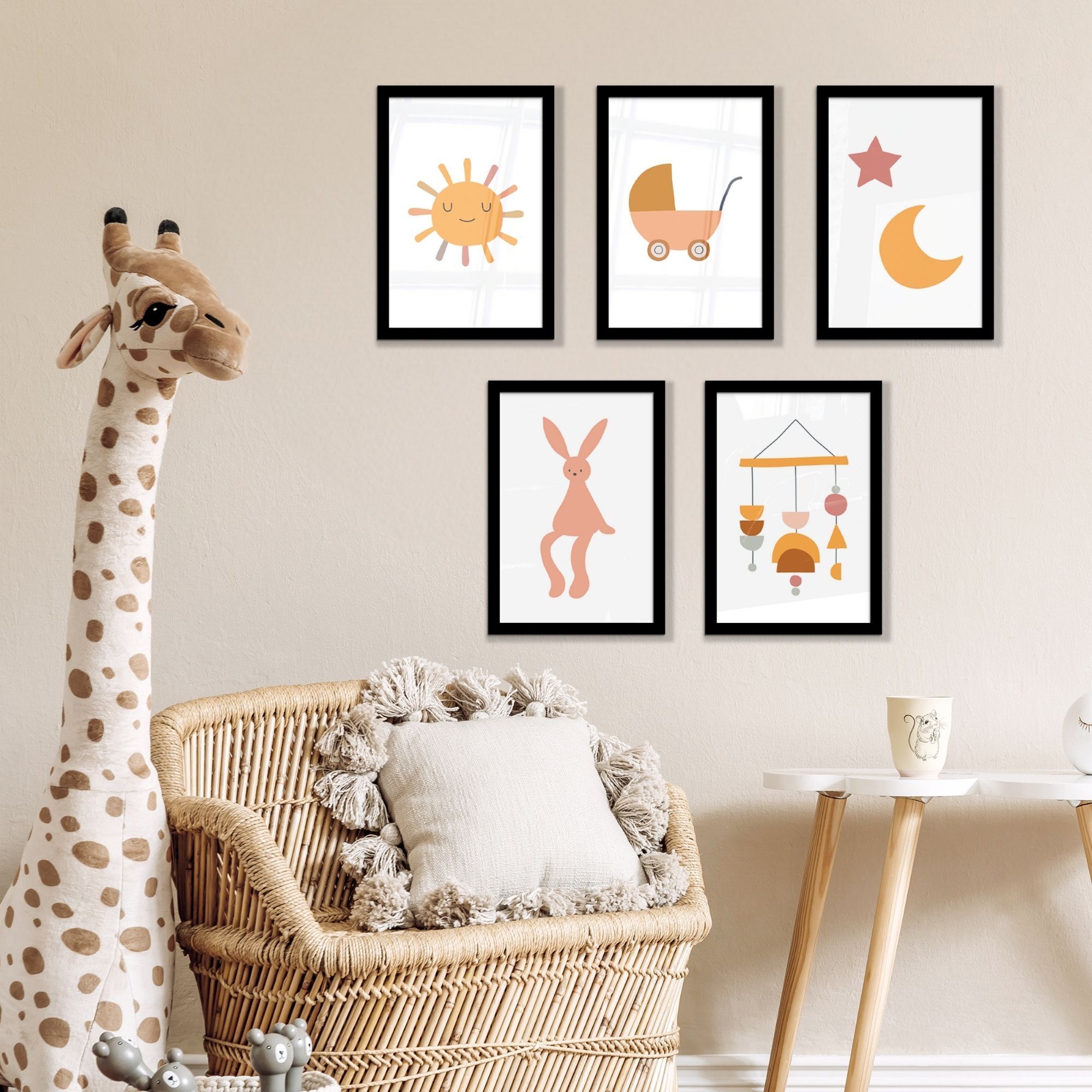 Fotowand sweet baby dreams aan een muur boven een stoel